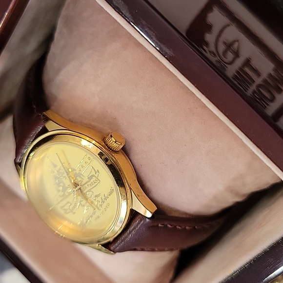 Walt Disney Timeworks 50th Anniversary Gold Watch - Picture 3 of 12
